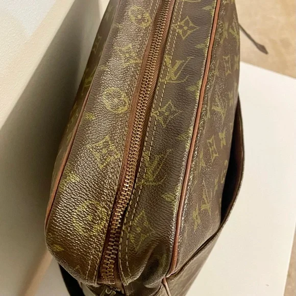 Louis Vuitton Vintage Monogram Messenger Bag - Picture 6 of 10